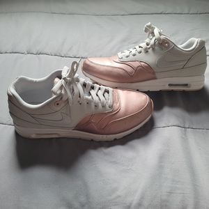 NIKE air sneakers metallic rose gold & light grey Size 8.5